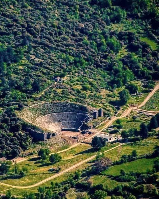 Το ιερό της Δωδώνης στην κοιλάδα κάτω από τον Τόμαρο